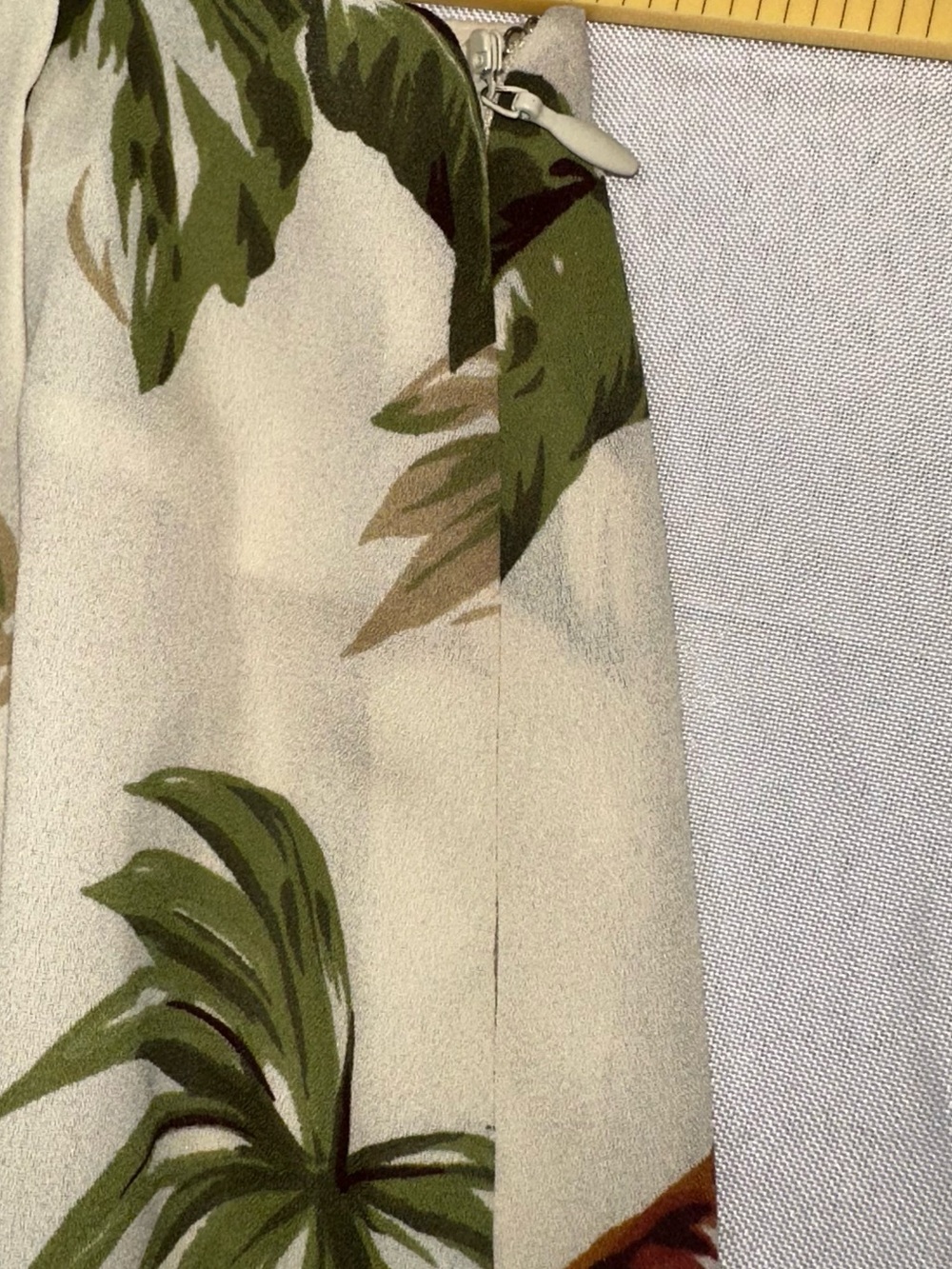 Chaus Skirt Size 10 Mock Wrap Lined Beige Greens Tans Browns Hibiscus - Picture 7 of 11